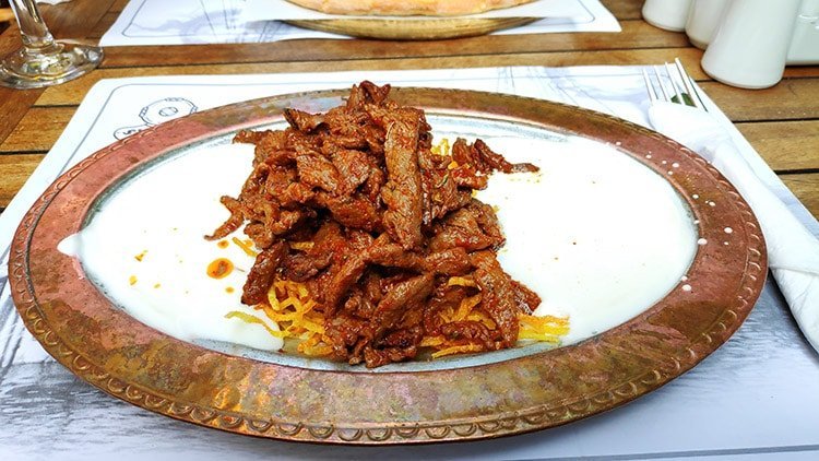 Çökertme Kebabı Tarifi - Yanına Ne Yemeli, Ne İçmeli?