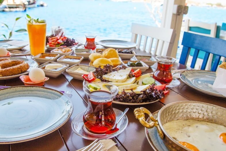 GÜMÜŞLÜK GEZİ REHBERİ — GÜMÜŞLÜK GEZİLECEK YERLER Fonda Gümüşlük