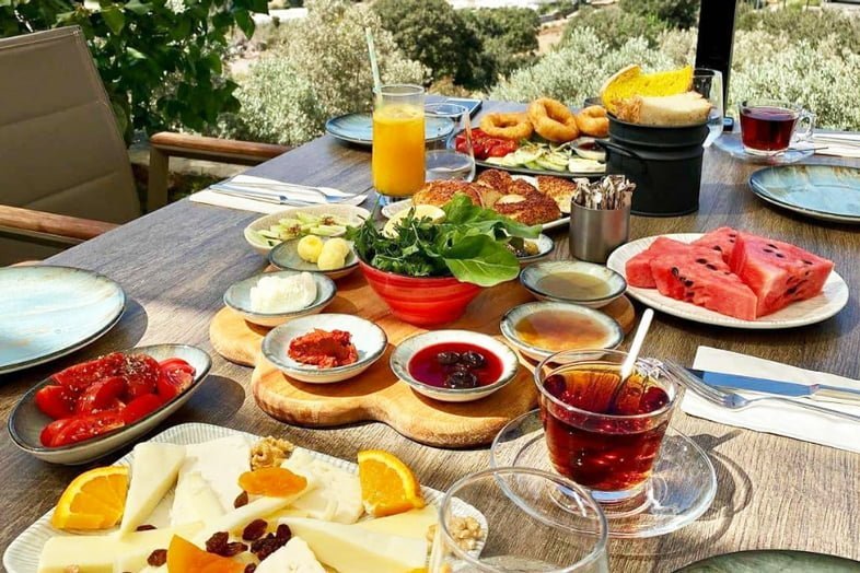 GÜMÜŞLÜK GEZİ REHBERİ — GÜMÜŞLÜK GEZİLECEK YERLER gümüşlük 2