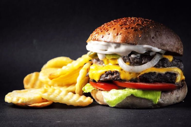 GÜMÜŞLÜK GEZİ REHBERİ — GÜMÜŞLÜK GEZİLECEK YERLER Little Burger Shop By The Sea