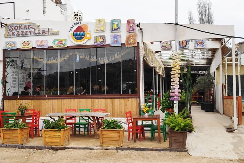 GÜMÜŞLÜK GEZİ REHBERİ — GÜMÜŞLÜK GEZİLECEK YERLER Yalı cafe Gümüşlük