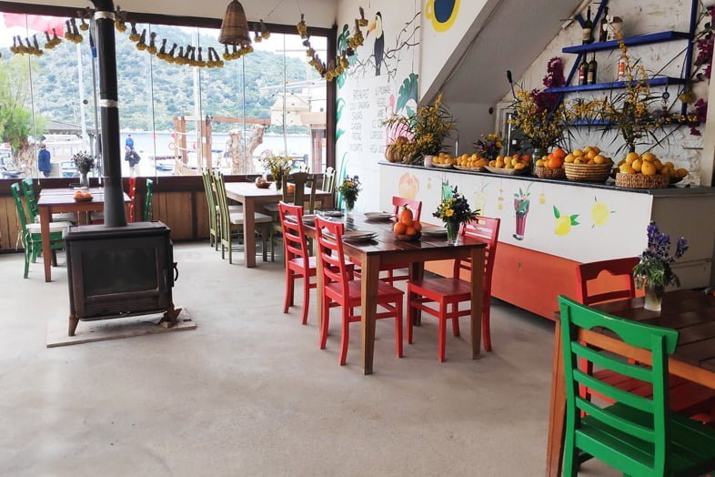 GÜMÜŞLÜK GEZİ REHBERİ — GÜMÜŞLÜK GEZİLECEK YERLER Yalı cafe Gümüşlük