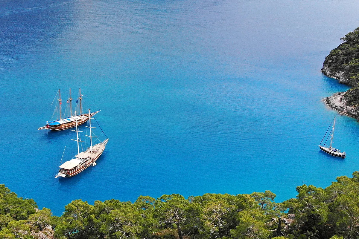 ПУТЕВОДИТЕЛЬ ПО МОРСКИМ ПРОГУЛКАМ В БОДРУМЕ Bodrum Günlük Tekne Turu